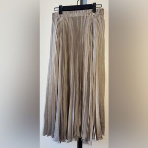 Dynamite Pleated Skirt